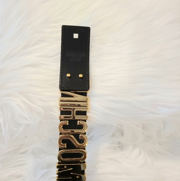 🚫SOLD⛔️MOSCHINO LOGO PLAGUE LEATHER BELT - Picture 6 of 9